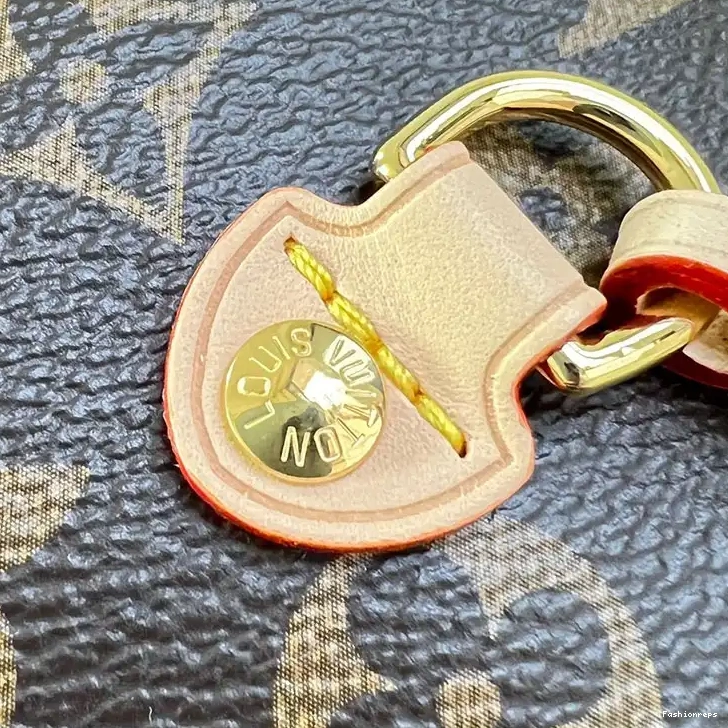 Fashionrepsfam ru 2410YA0160 LV Bags 0531